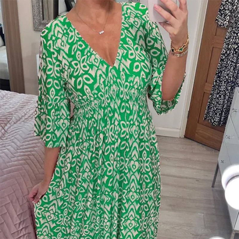 π Vintage floral dress with V-neck trend 2025 π