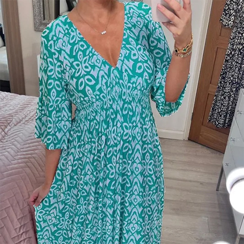 π Vintage floral dress with V-neck trend 2025 π