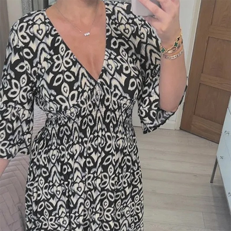 π Vintage floral dress with V-neck trend 2025 π